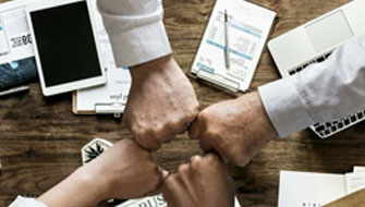 蘭州立正企業(yè)管理咨詢(xún)有限公司創(chuàng)辦于2007年，定位于提供各類(lèi)企業(yè)所需的咨詢(xún)和培訓(xùn)服務(wù)。

給予客戶(hù)高質(zhì)量的服務(wù)于高價(jià)值的回報(bào)，將自身打造成為“鷹的個(gè)人，雁的團(tuán)隊(duì)”的專(zhuān)業(yè)培訓(xùn)機(jī)構(gòu)。

公司基于對(duì)本土企業(yè)的深刻理解，以服務(wù)企業(yè)為宗旨，以專(zhuān)注、專(zhuān)業(yè)為向?qū)?，向企業(yè)提供具有針對(duì)性的培訓(xùn)。