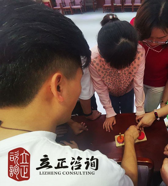 培訓(xùn)快訊培訓(xùn)時間：8月21日培訓(xùn)地點(diǎn):西安培訓(xùn)單位:西北某教育培訓(xùn)中心新入職培訓(xùn)課程:拓展