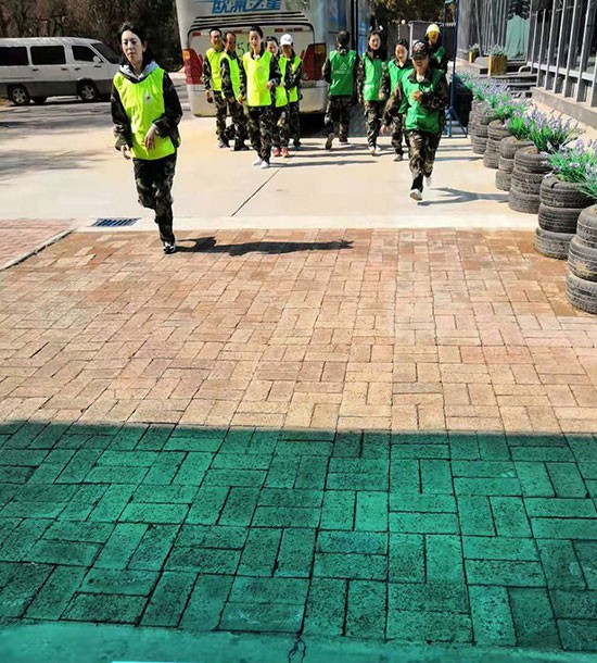 培訓(xùn)快訊：?jiǎn)挝唬毫钆萍瘓F(tuán)；時(shí)間：2019年3月18日-3月19日；地點(diǎn)：興隆山莊；人數(shù)：12人；內(nèi)容：拓展；教練：陳剛；后勤：魏萬(wàn)里；業(yè)務(wù)：肖佳睿