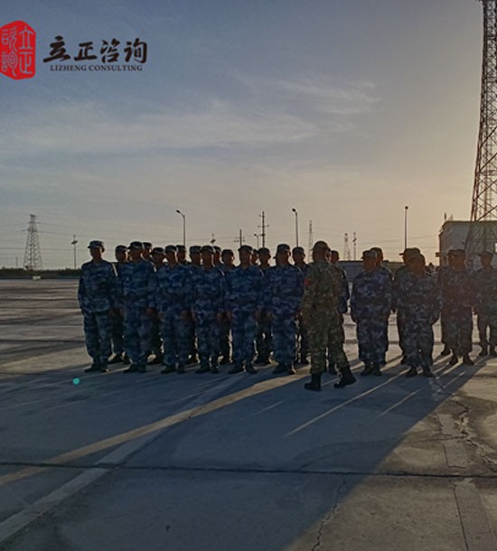 培訓快訊培訓時間：5月23日-5月29日5月31日-6月6日6月14日-6月20日6月24日-7月3日培訓地點：察爾汗鹽湖培訓單位：青海鹽湖集團化工公司培訓課程:軍事化管理+拓展培訓培訓主題：“班長管