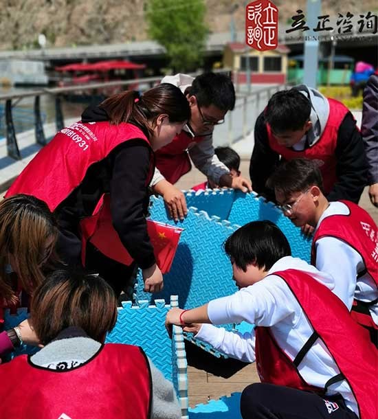 培訓(xùn)快訊培訓(xùn)時間：4月28日培訓(xùn)地點:劉家峽培訓(xùn)單位:甘肅建投集團(tuán)**公司培訓(xùn)課程:“知黨史憶征程”黨建活動部分拓展項目介紹：天使之手——目標(biāo)的定位與實施項目類型：雙人協(xié)作項目培訓(xùn)形式：小組成員被隨機(jī)