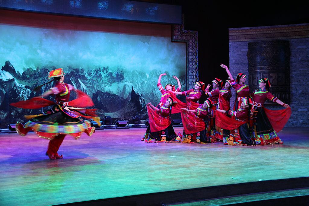 卓尼縣五彩藏族風(fēng)情演藝公司.jpg